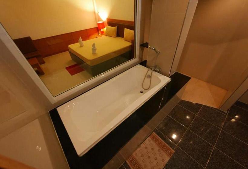 فندق على الطريق Paradise