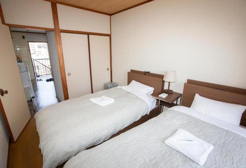 Pension (Hôtel basse catégorie) Lazy House