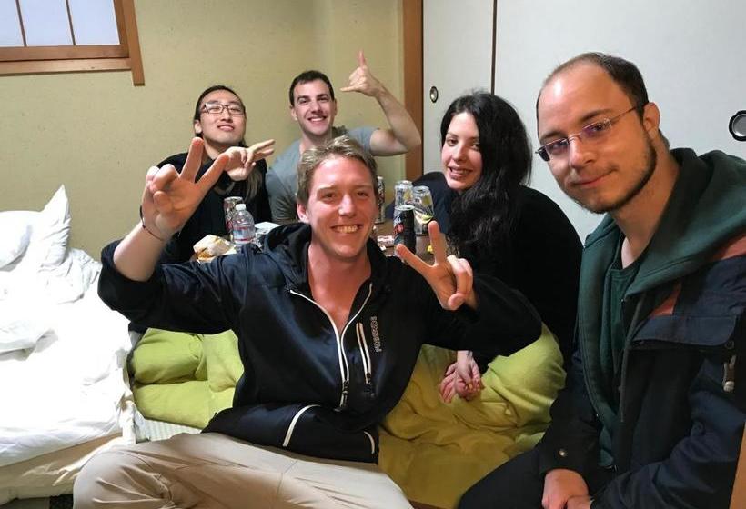 Pension (Hôtel basse catégorie) Lazy House