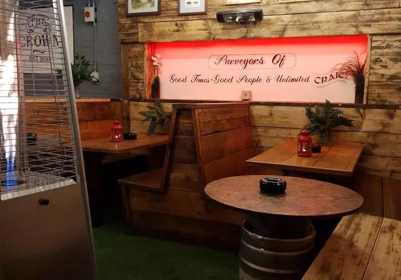 ペンション The Crown Pub & Guesthouse