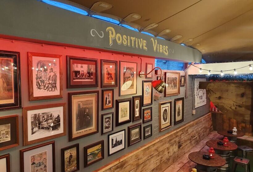 Pansiyon The Crown Pub & Guesthouse