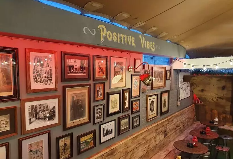 ペンション The Crown Pub & Guesthouse