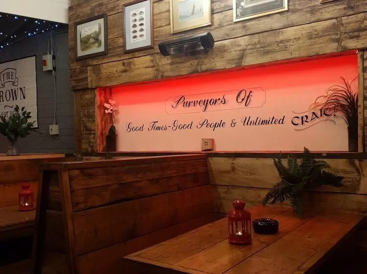 ペンション The Crown Pub & Guesthouse