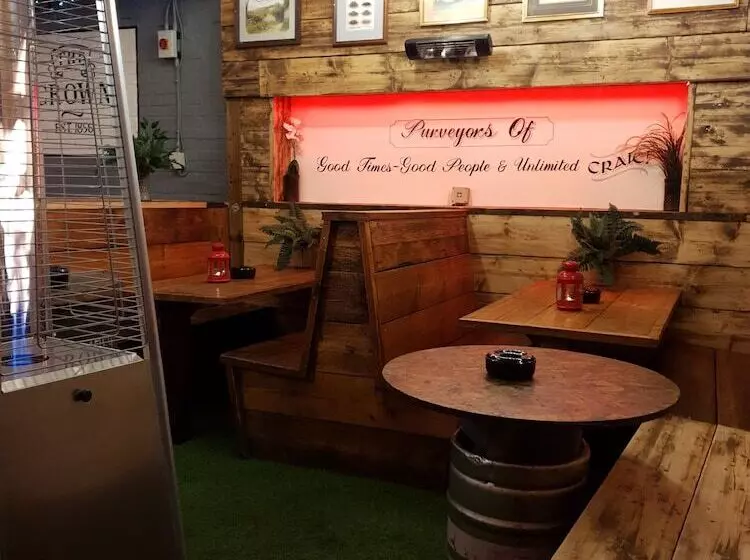 ペンション The Crown Pub & Guesthouse