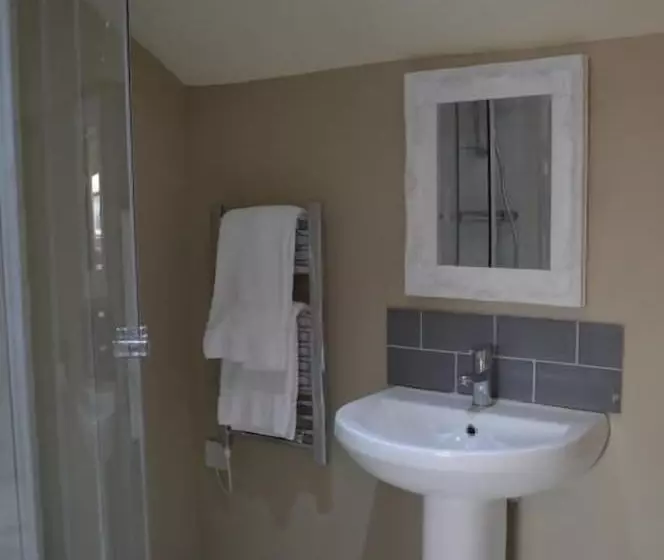 ペンション The Crown Pub & Guesthouse