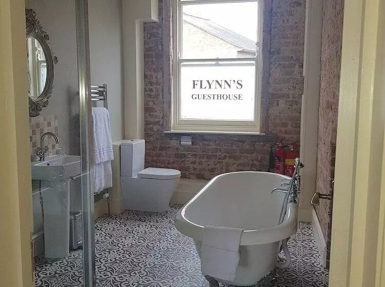 ペンション The Crown Pub & Guesthouse