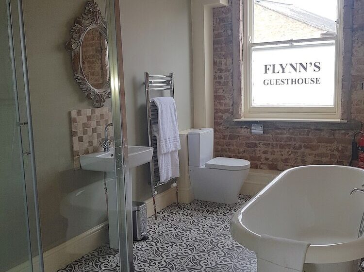 Pansiyon The Crown Pub & Guesthouse