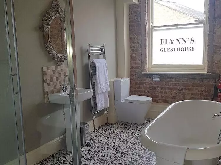 ペンション The Crown Pub & Guesthouse