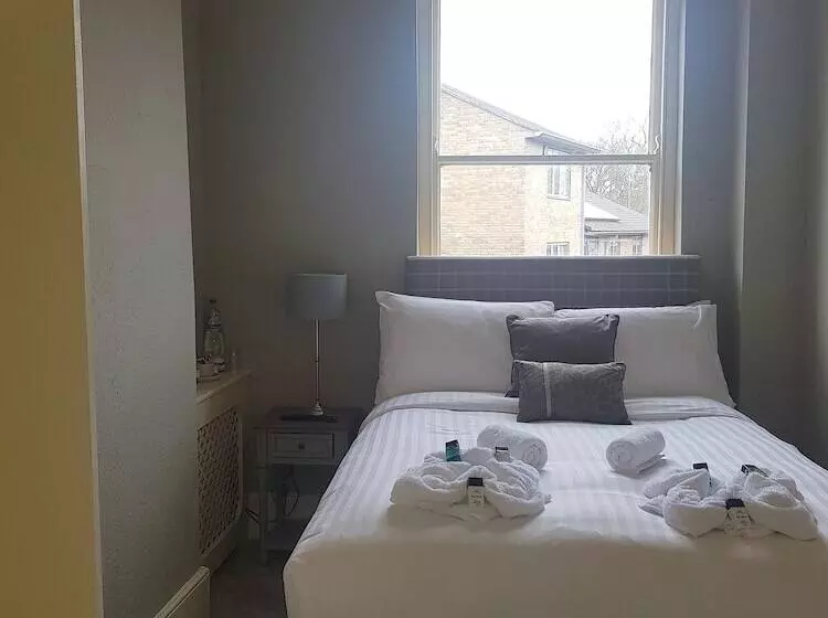 ペンション The Crown Pub & Guesthouse