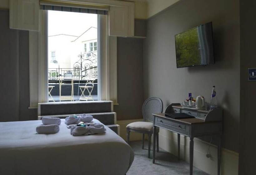 Pansiyon The Crown Pub & Guesthouse