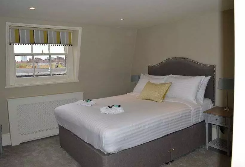 ペンション The Crown Pub & Guesthouse