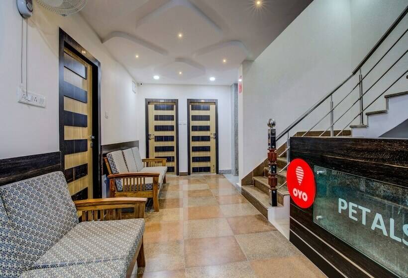 בית מלון כפרי Oyo 18542 Petals Inn