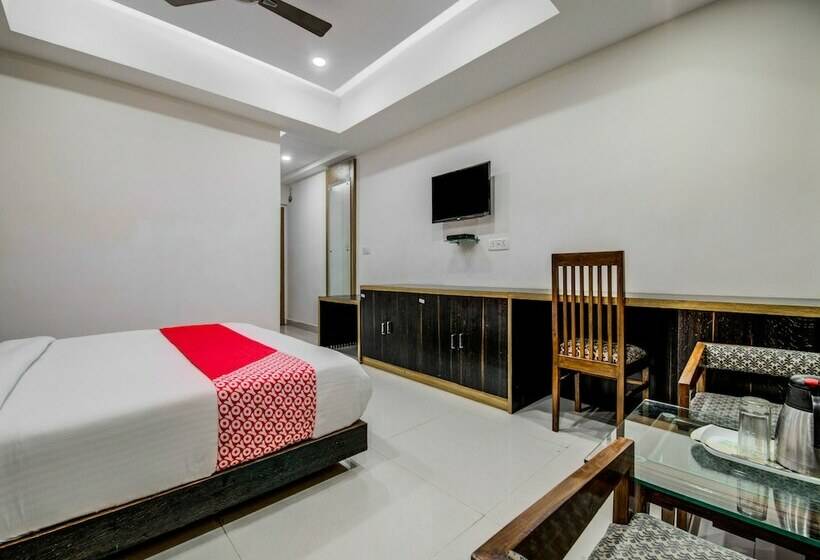 בית מלון כפרי Oyo 18542 Petals Inn