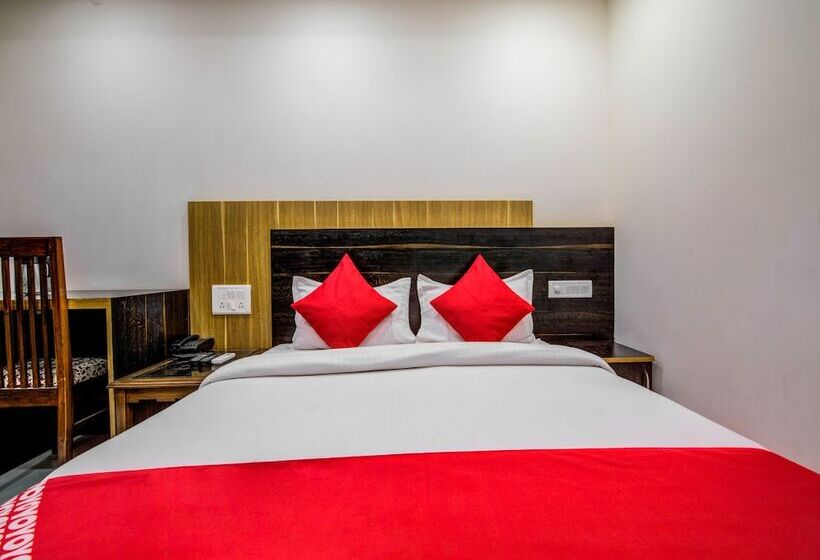 בית מלון כפרי Oyo 18542 Petals Inn