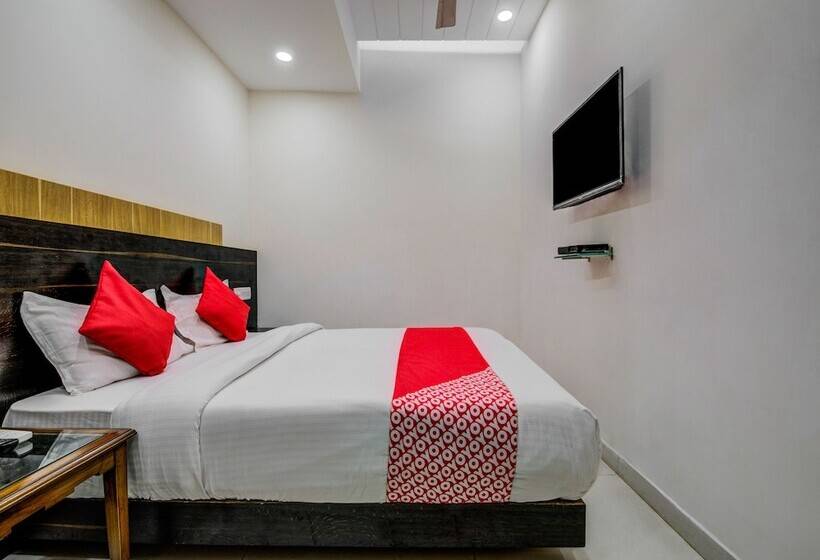 בית מלון כפרי Oyo 18542 Petals Inn