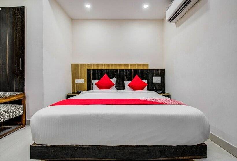 בית מלון כפרי Oyo 18542 Petals Inn