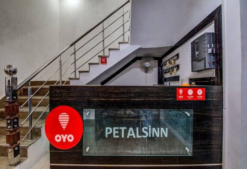 בית מלון כפרי Oyo 18542 Petals Inn