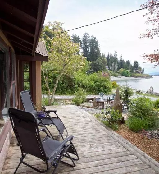 Majatalo Halfmoon Haven Beach Cottage Or Oceanview Suite