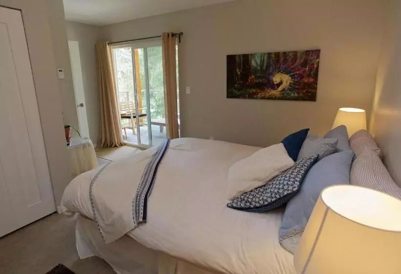 Majatalo Halfmoon Haven Beach Cottage Or Oceanview Suite