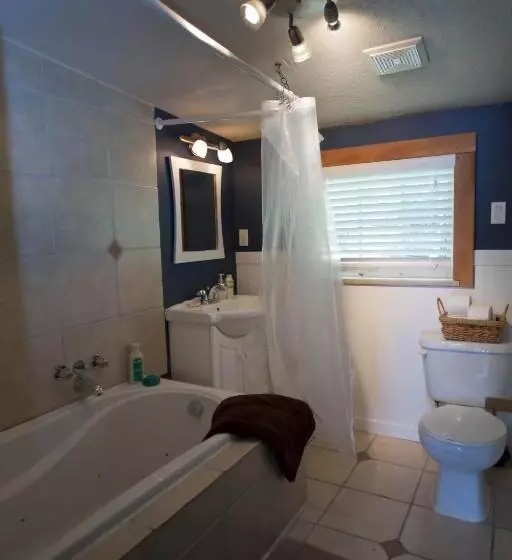 Majatalo Halfmoon Haven Beach Cottage Or Oceanview Suite