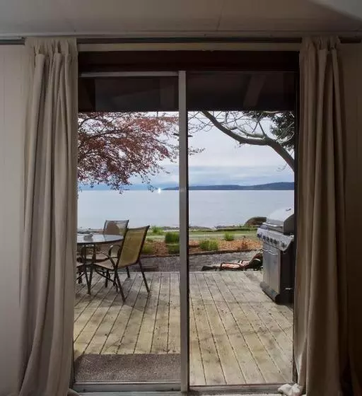 Majatalo Halfmoon Haven Beach Cottage Or Oceanview Suite