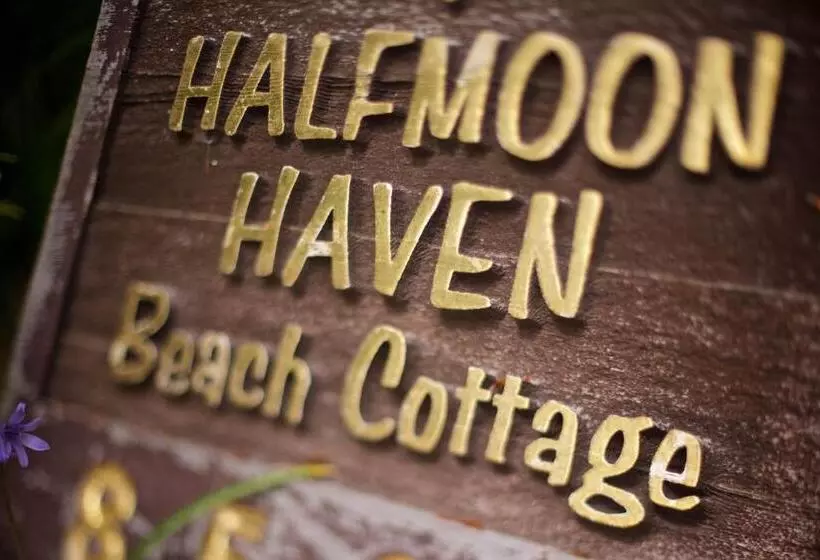Majatalo Halfmoon Haven Beach Cottage Or Oceanview Suite