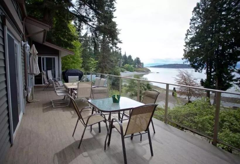 Majatalo Halfmoon Haven Beach Cottage Or Oceanview Suite