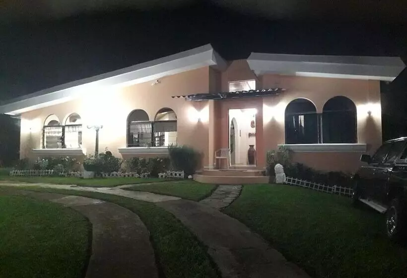 پانسیون Hostal La Toscana