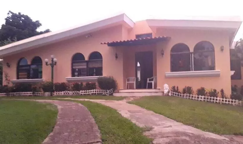 پانسیون Hostal La Toscana