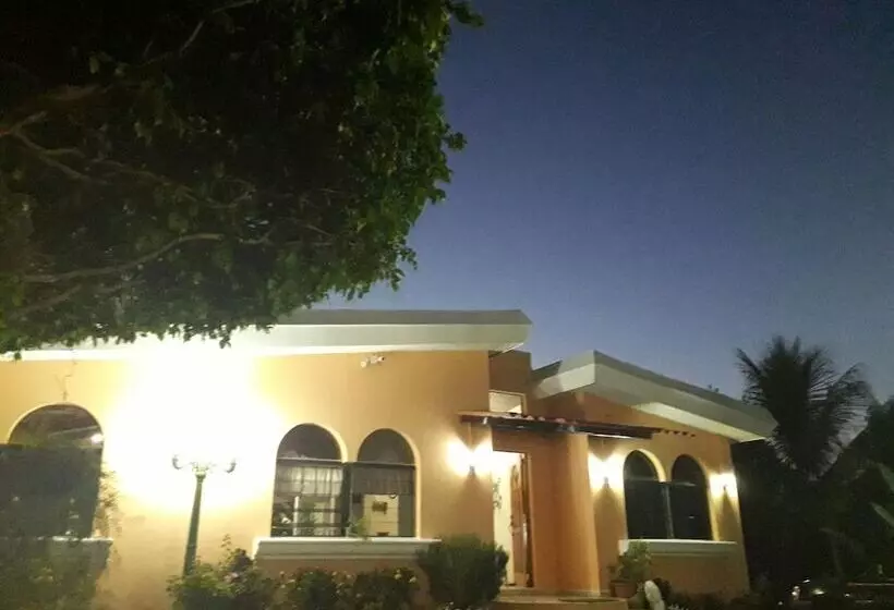 پانسیون Hostal La Toscana
