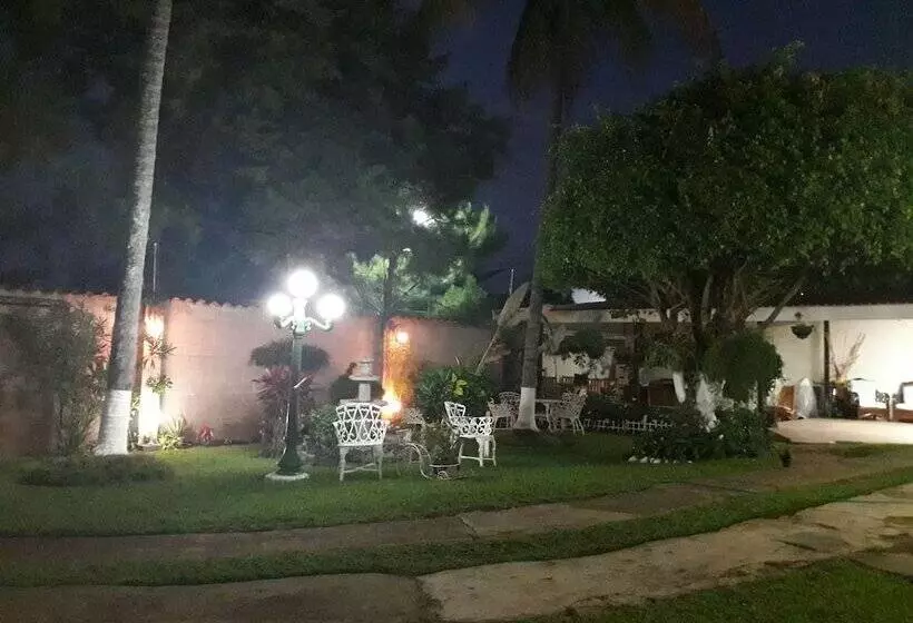 پانسیون Hostal La Toscana