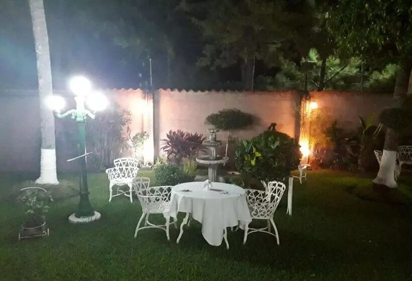 پانسیون Hostal La Toscana