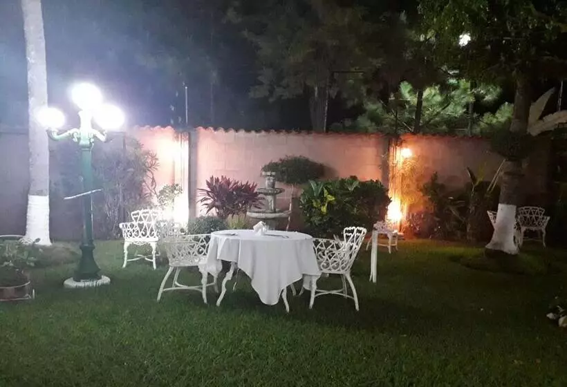 پانسیون Hostal La Toscana