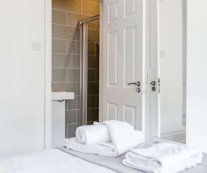 بنسيون Westland House Guest House