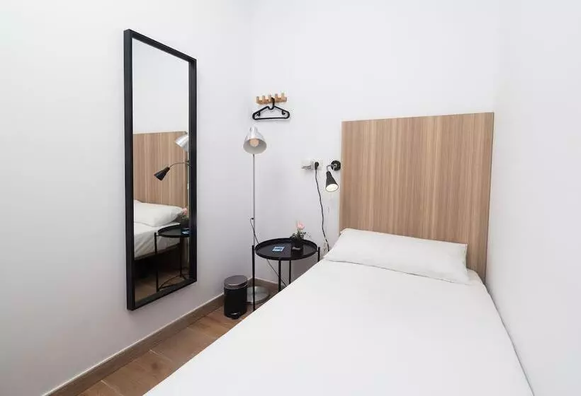 هاستل Hostal Siesta & Go Nuevos Ministerios