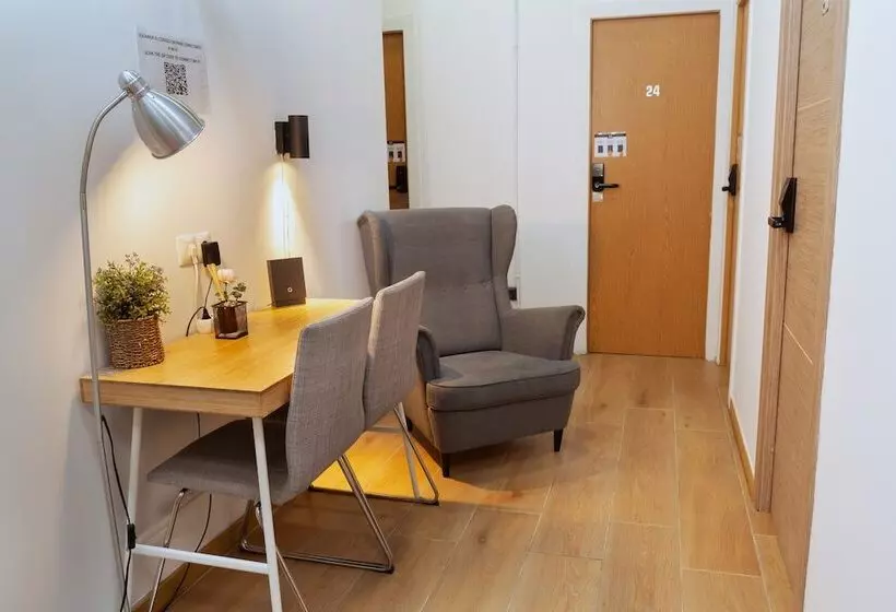 هاستل Hostal Siesta & Go Nuevos Ministerios