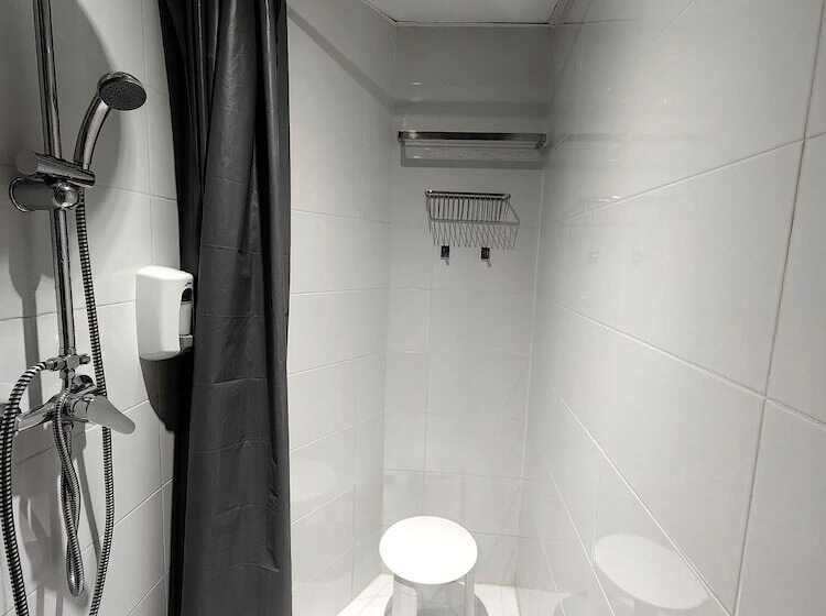 هاستل Hostal Siesta & Go Nuevos Ministerios