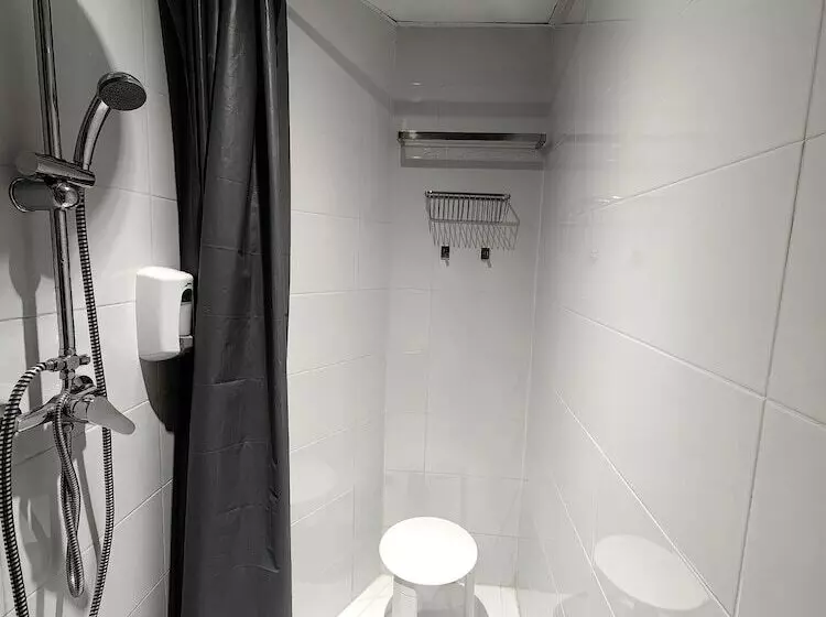 هاستل Hostal Siesta & Go Nuevos Ministerios