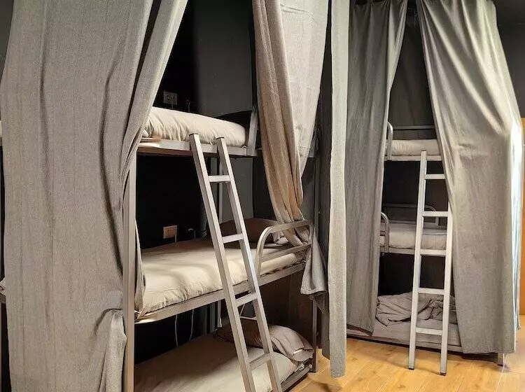 هاستل Hostal Siesta & Go Nuevos Ministerios