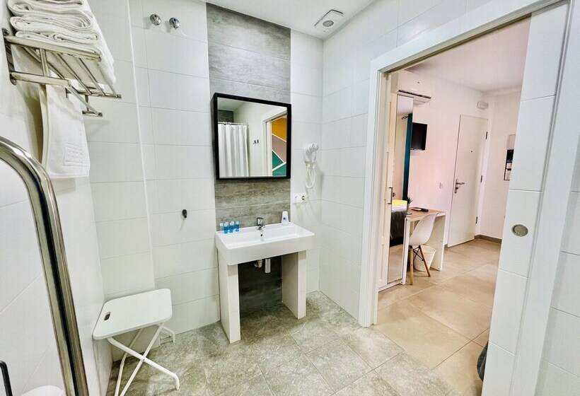 پانسیون Dori Rooms Hostal