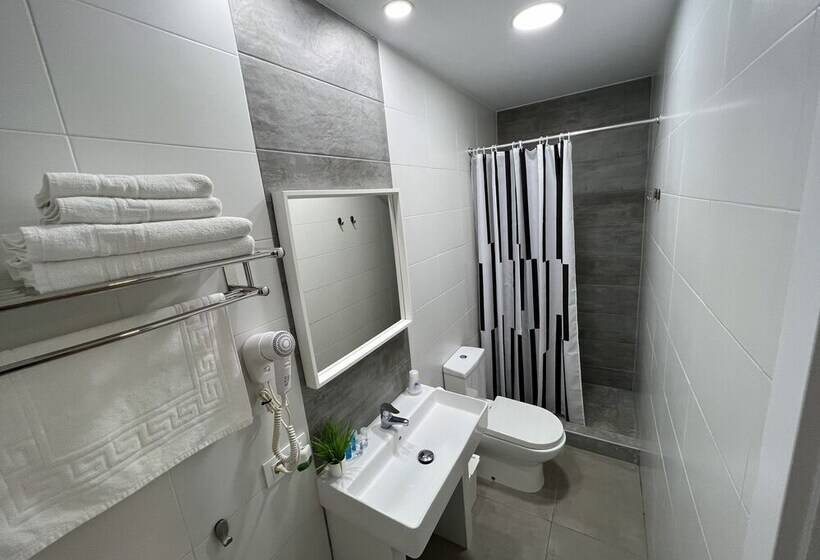 پانسیون Dori Rooms Hostal