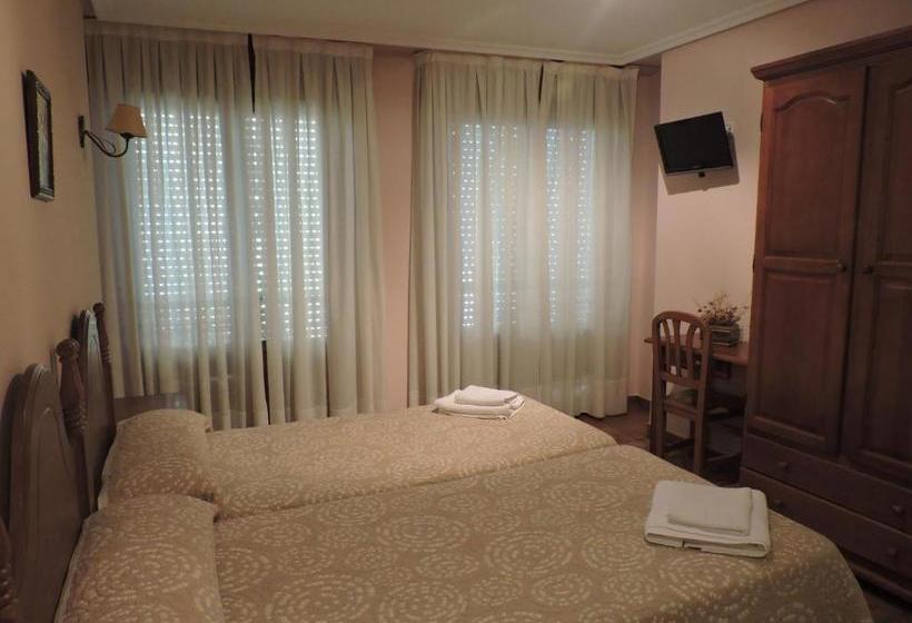 پانسیون Hostal Villa De Navarrete