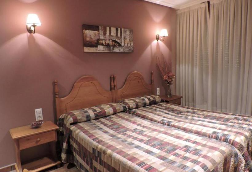 پانسیون Hostal Villa De Navarrete