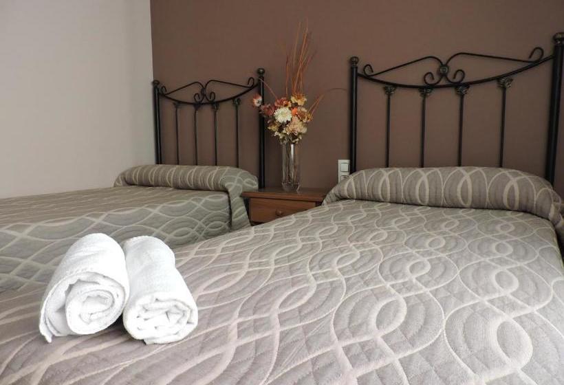 پانسیون Hostal Villa De Navarrete