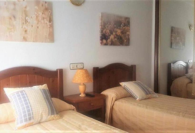 بنسيون Las Cadenas