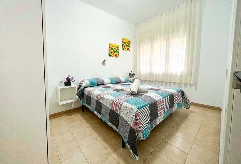 Apartamentos Sol y Mar Segur 3000