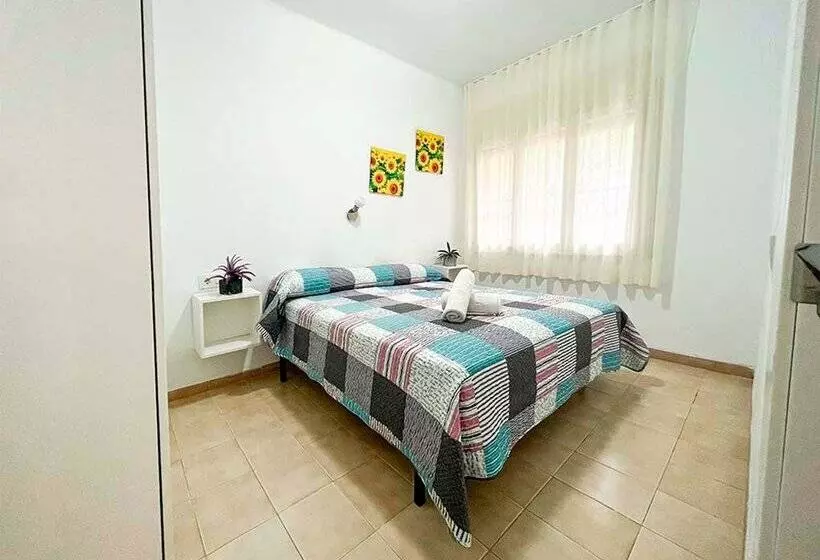 Apartamentos Sol y Mar Segur 3000