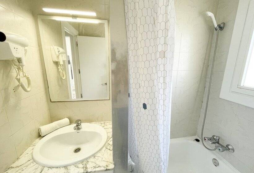 Apartamentos Sol y Mar Segur 3000