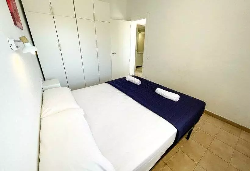 Apartamentos Sol y Mar Segur 3000