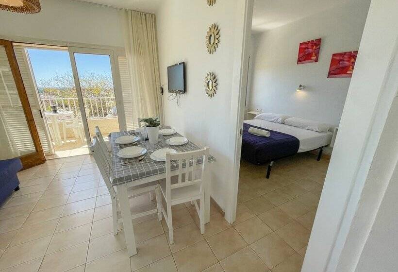 Apartamentos Sol y Mar Segur 3000